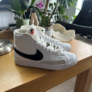 Nike Blazer Mid Youth Size 5